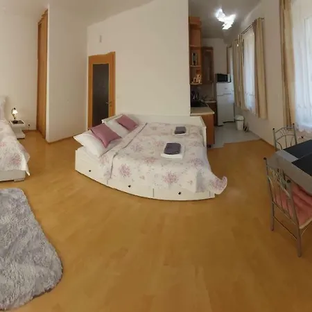 Prosek Apartment *